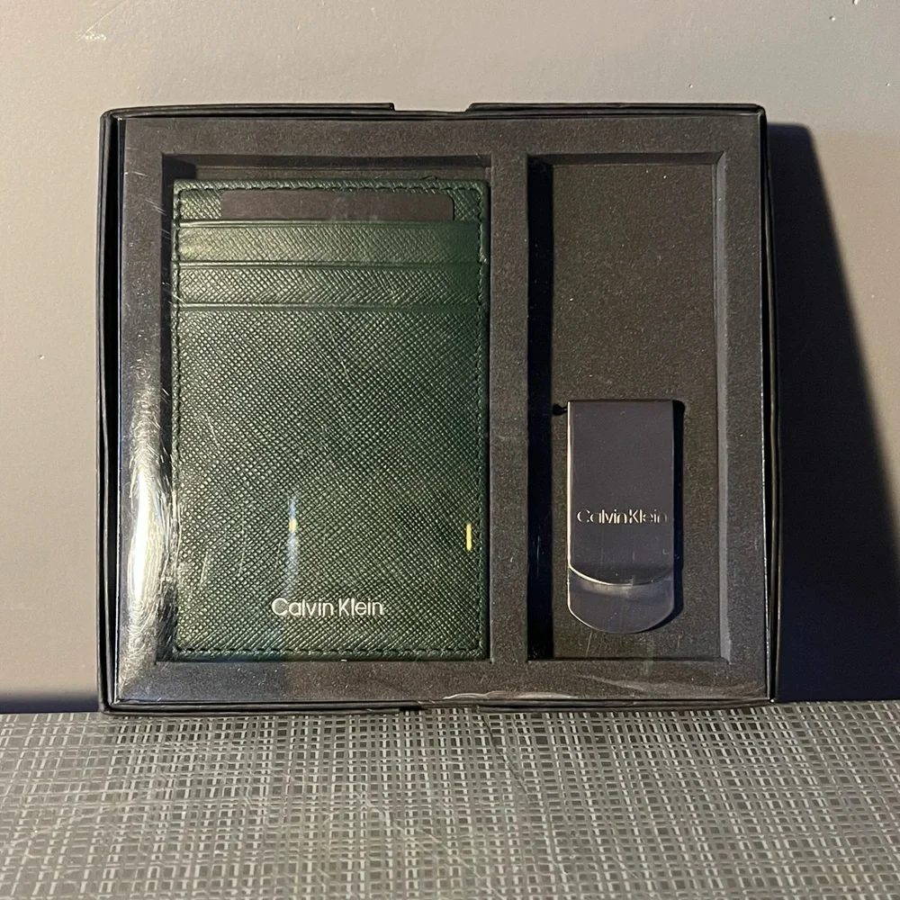Calvin Klein Green Card Holder and Silver Money Clip Set